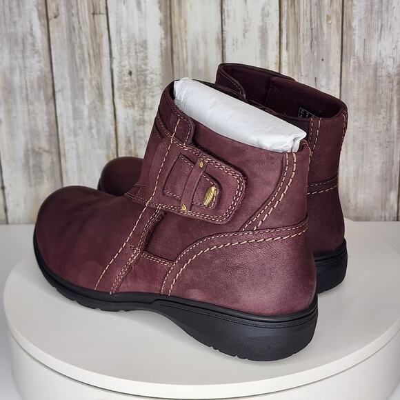 Clarks Women's Carleigh Style Wine Nubuck Ankle Boots - Size 8 W - Picture 6 of 9